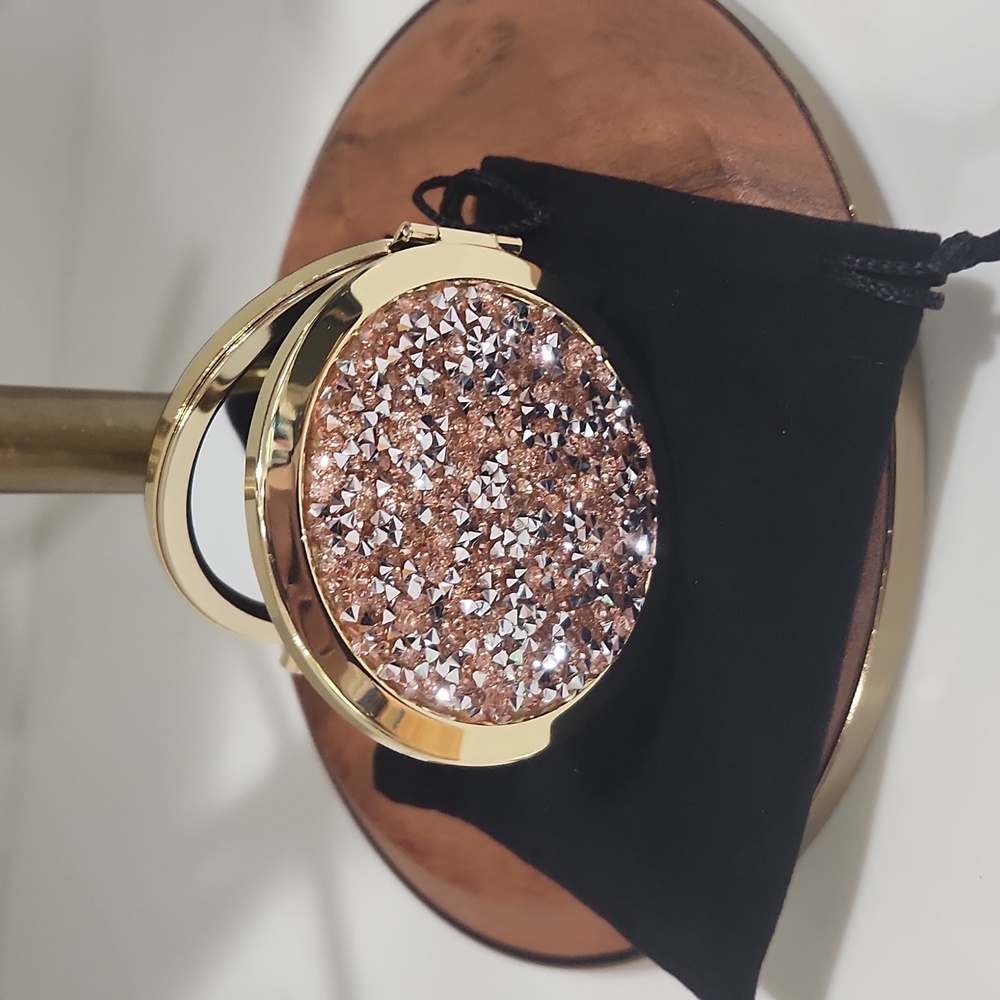 Cosmetic Mirror - Picture 1 of 4